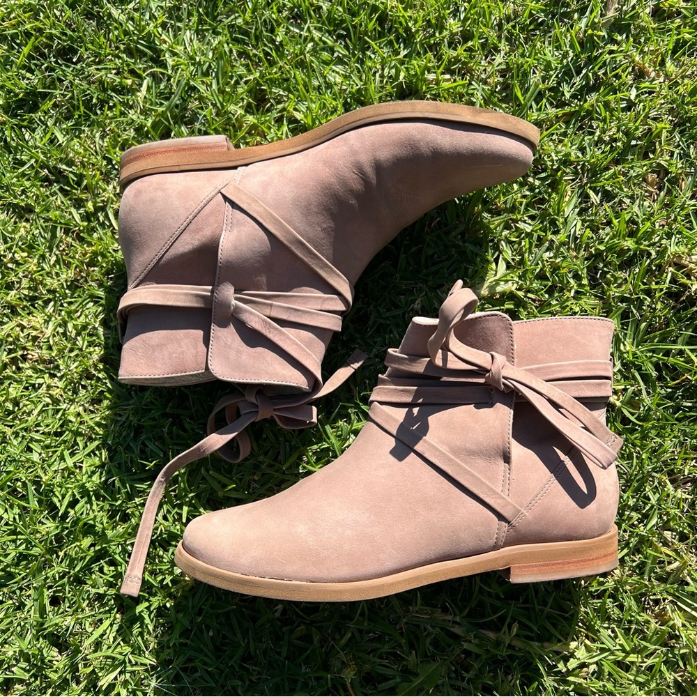 Bernardo Suede Tan Booties Fleece Lined